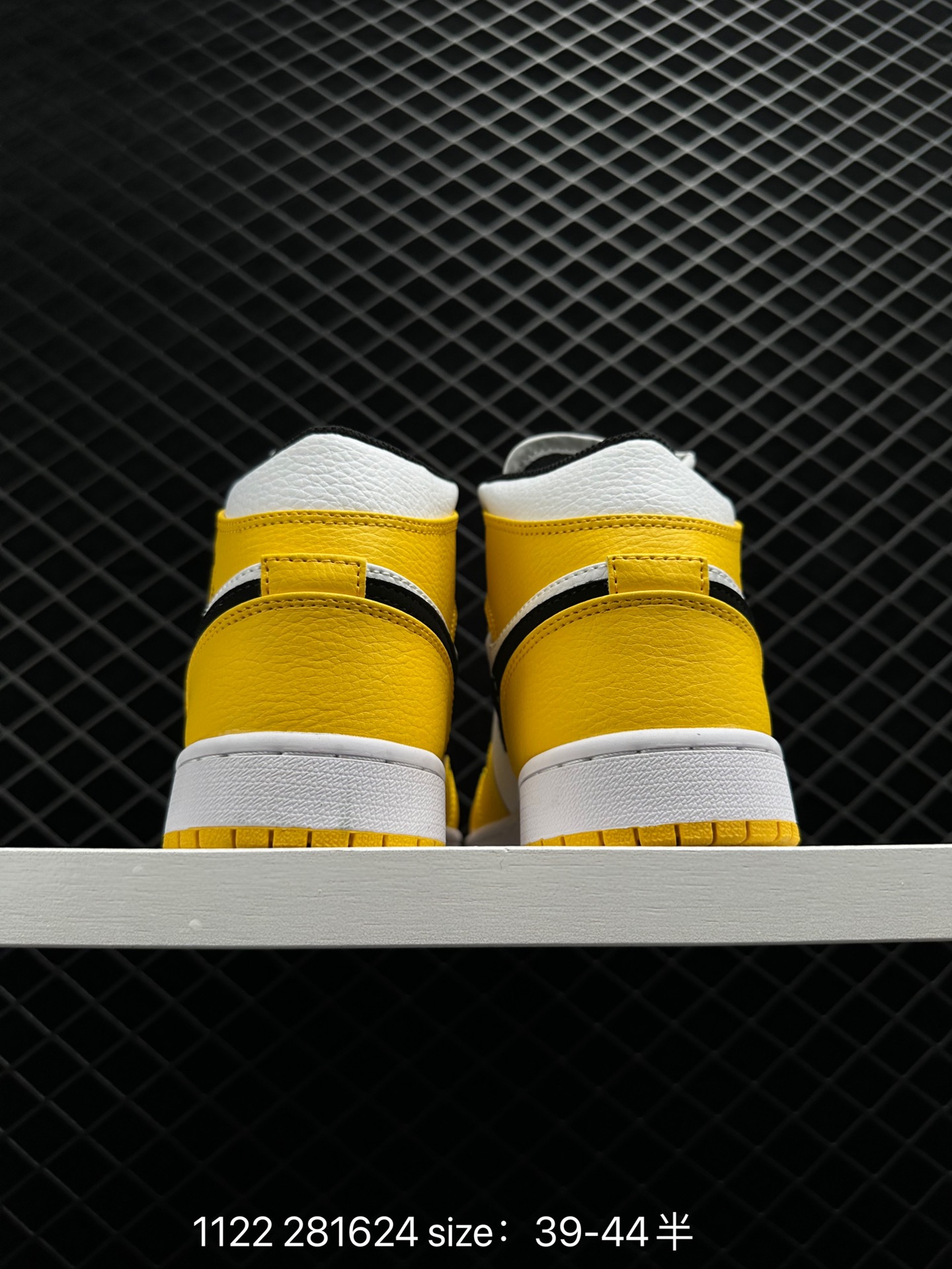 Air Jordan 1 Mid WMNS